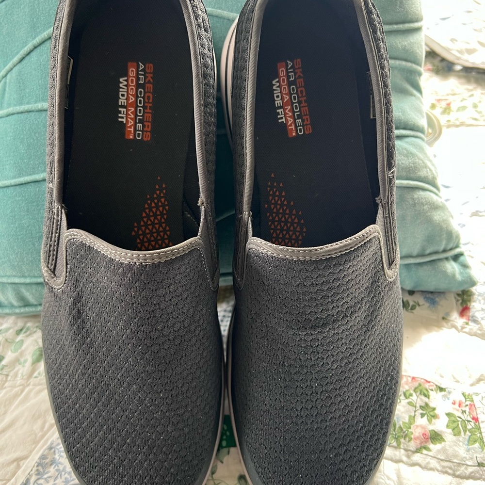 Skechers men size 15 wide fit